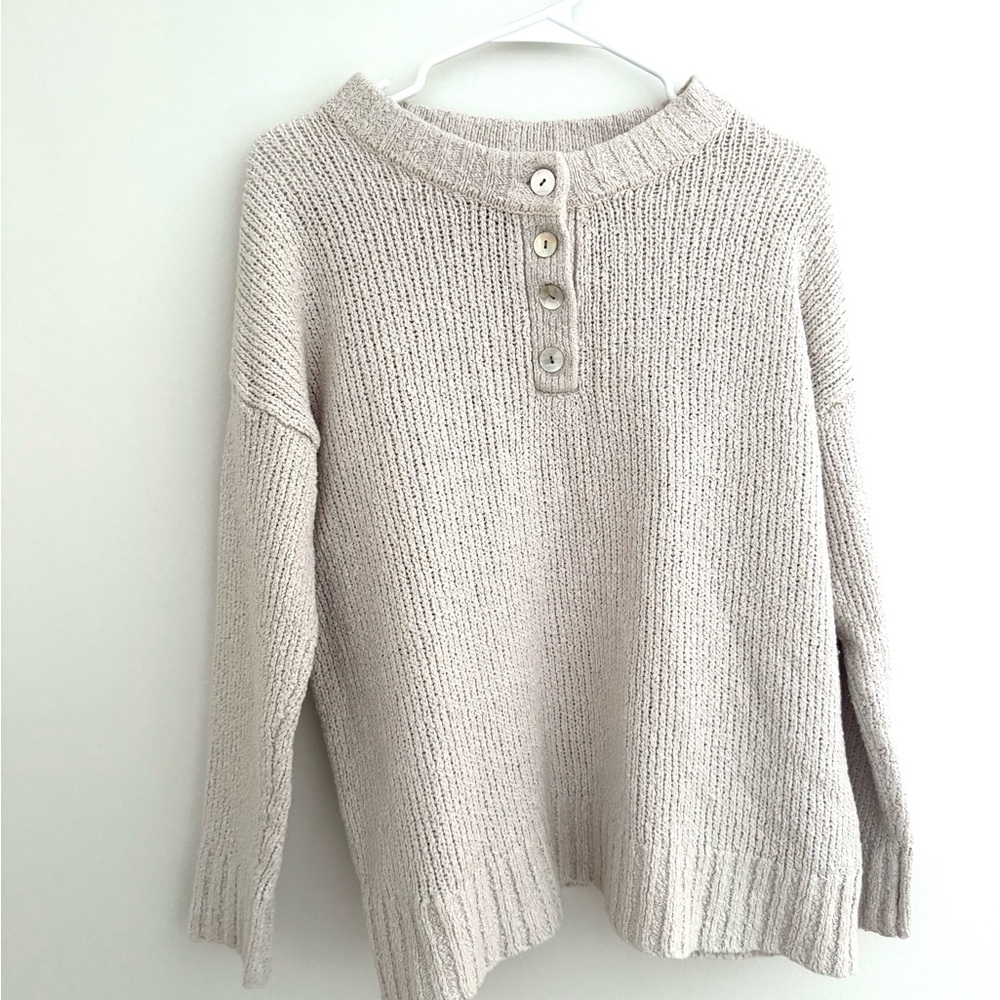 American Eagle Outfitters Henley Light Cream Buttoned Sweater